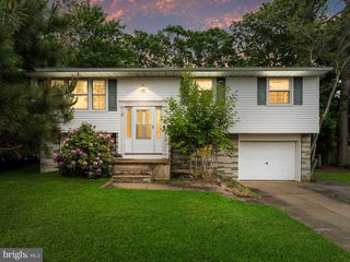 9 COOPER DR, Somers Point, NJ 08244