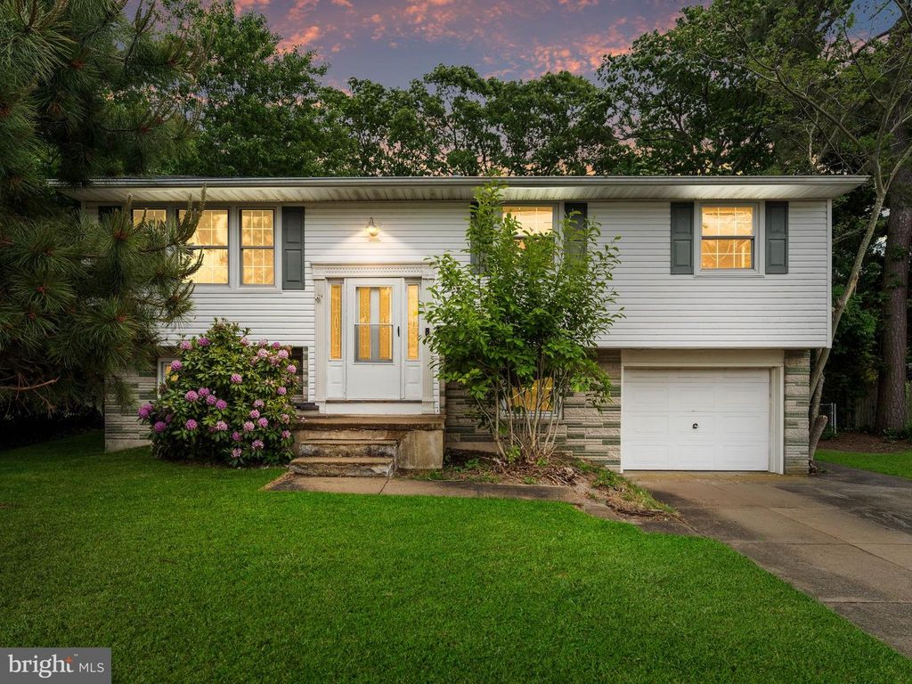 9 COOPER DR, Somers Point, NJ 08244