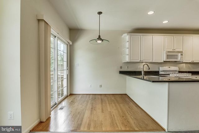 122 SHEPHERDSON LN NE, Vienna, VA 22180