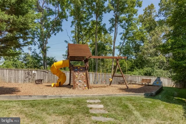 122 SHEPHERDSON LN NE, Vienna, VA 22180