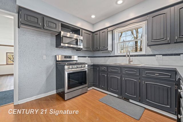 3690 Waterloo Drive, Saginaw, MI 48603