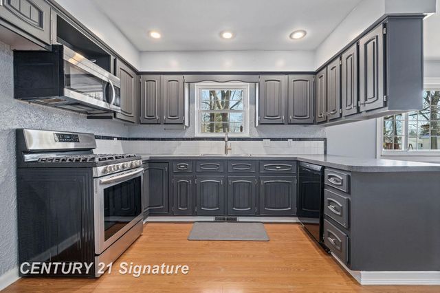 3690 Waterloo Drive, Saginaw, MI 48603