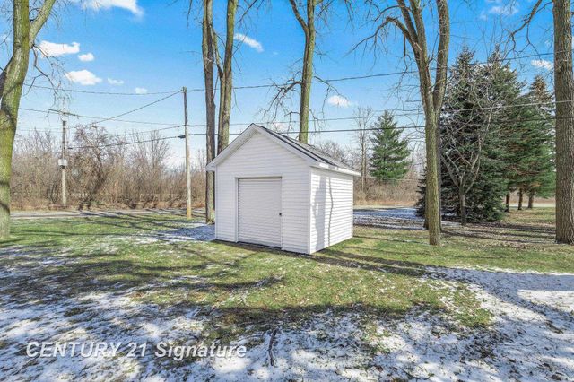 3690 Waterloo Drive, Saginaw, MI 48603