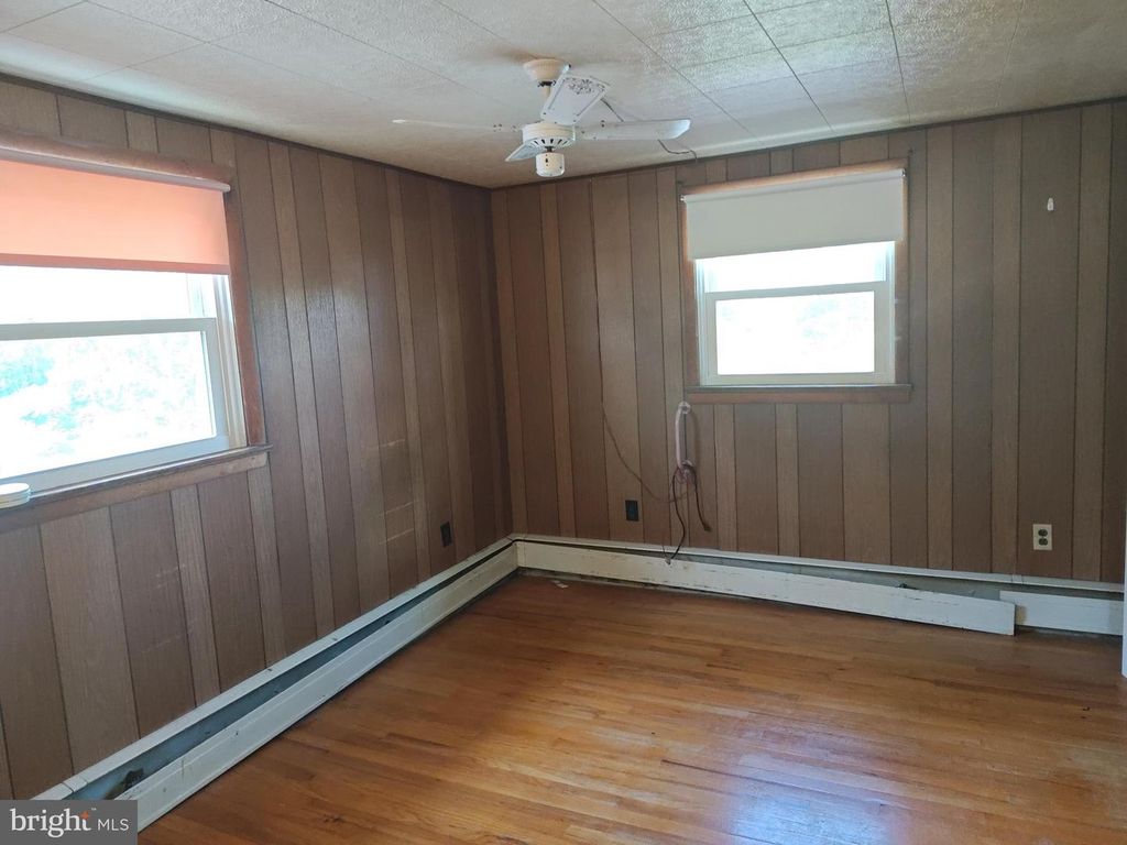 100 VALLEY RD, Warminster, PA 18974
