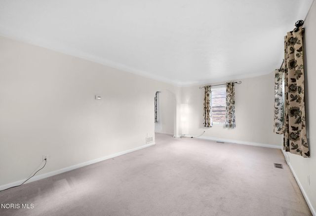 1642 Norcross Drive, Oregon, OH 43616