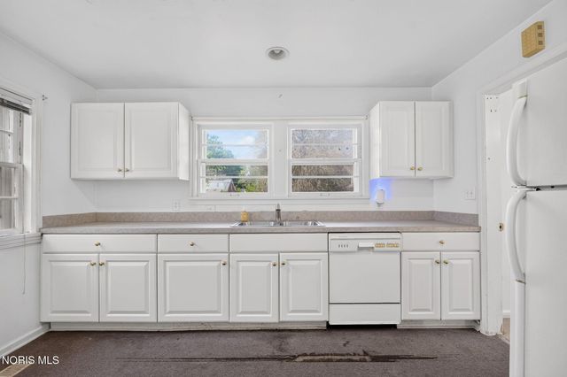 1642 Norcross Drive, Oregon, OH 43616