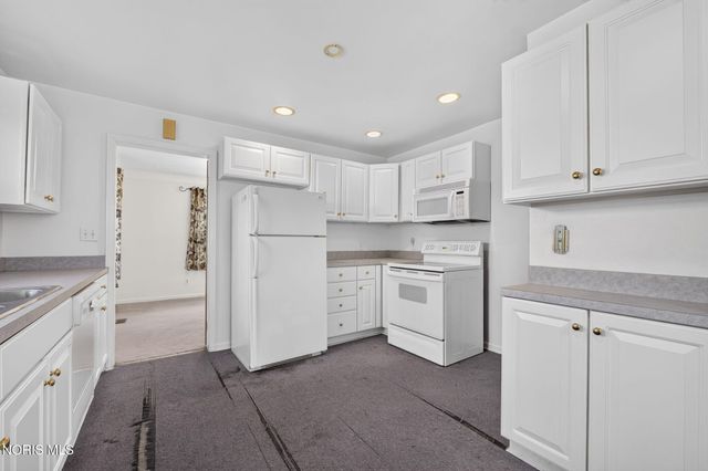 1642 Norcross Drive, Oregon, OH 43616