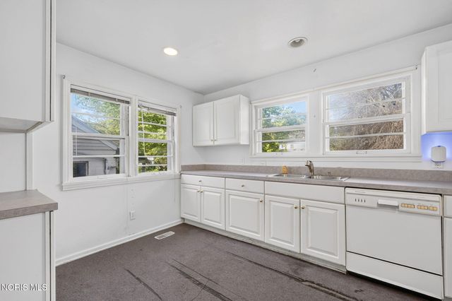 1642 Norcross Drive, Oregon, OH 43616