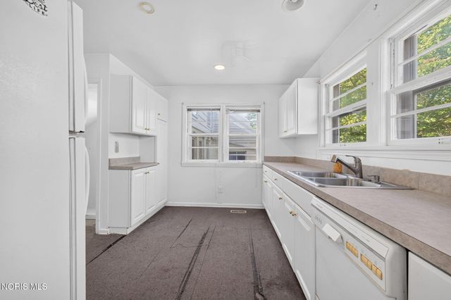 1642 Norcross Drive, Oregon, OH 43616