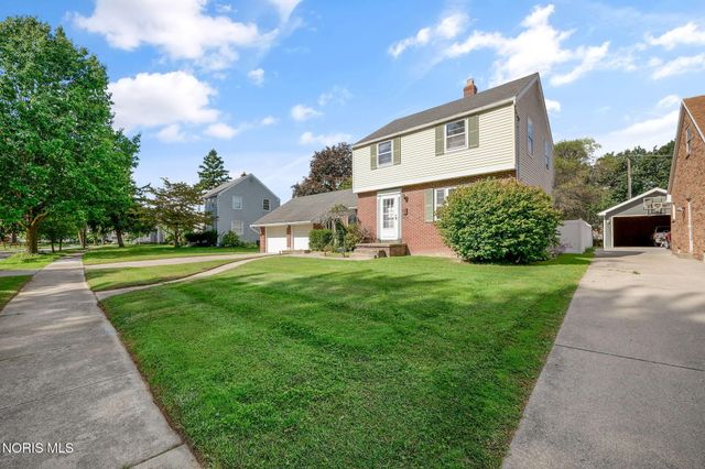 1642 Norcross Drive, Oregon, OH 43616