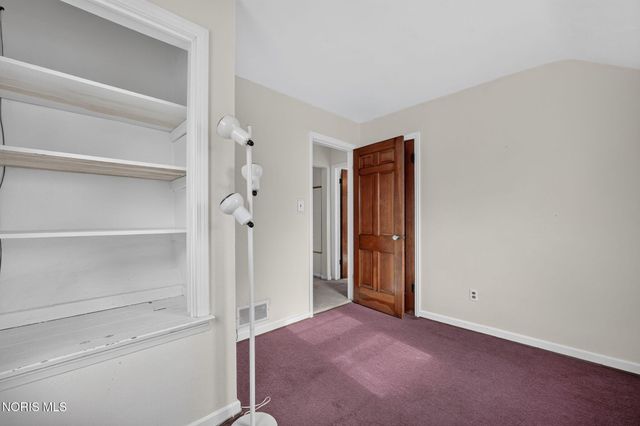 1642 Norcross Drive, Oregon, OH 43616