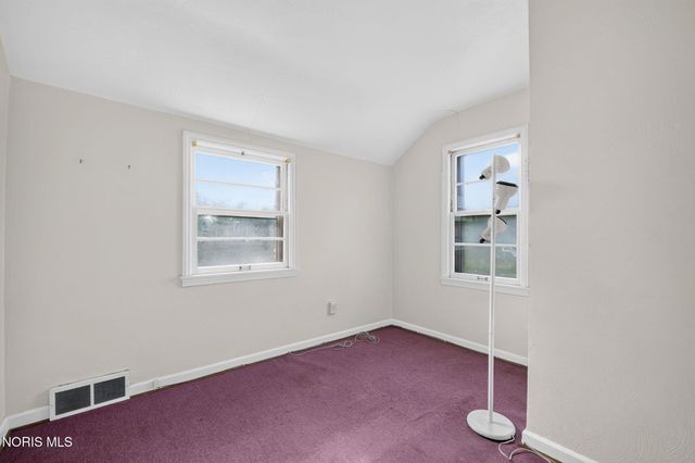 1642 Norcross Drive, Oregon, OH 43616