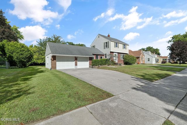 1642 Norcross Drive, Oregon, OH 43616