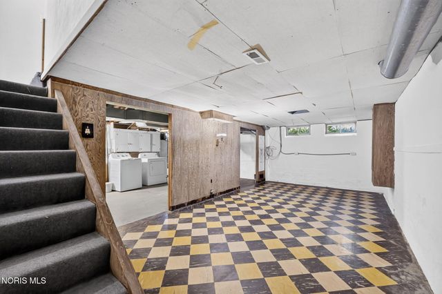 1642 Norcross Drive, Oregon, OH 43616