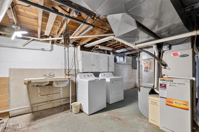 1642 Norcross Drive, Oregon, OH 43616
