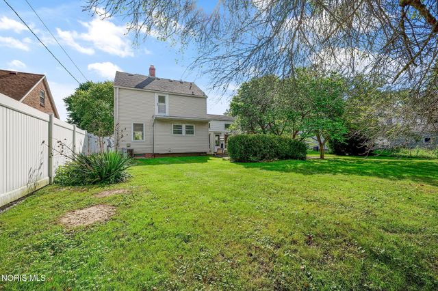 1642 Norcross Drive, Oregon, OH 43616