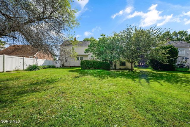 1642 Norcross Drive, Oregon, OH 43616