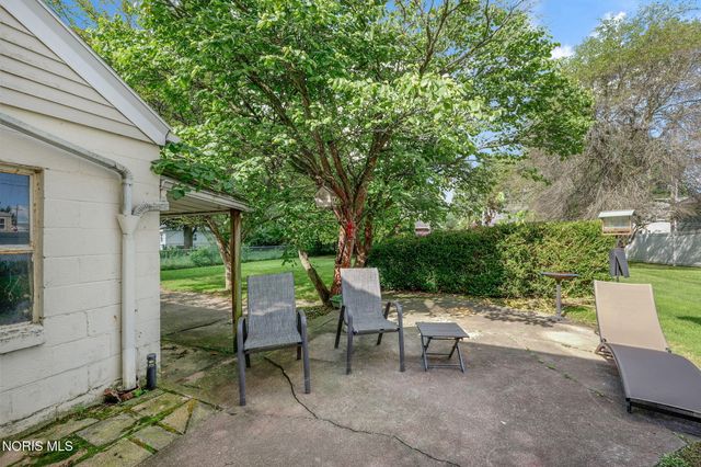 1642 Norcross Drive, Oregon, OH 43616