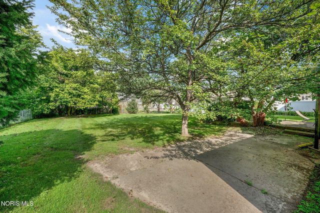 1642 Norcross Drive, Oregon, OH 43616