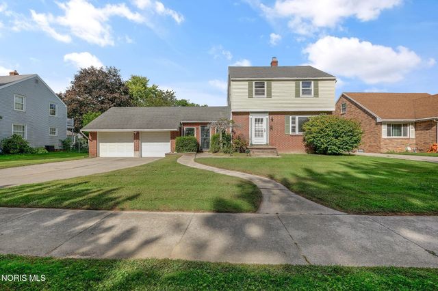1642 Norcross Drive, Oregon, OH 43616