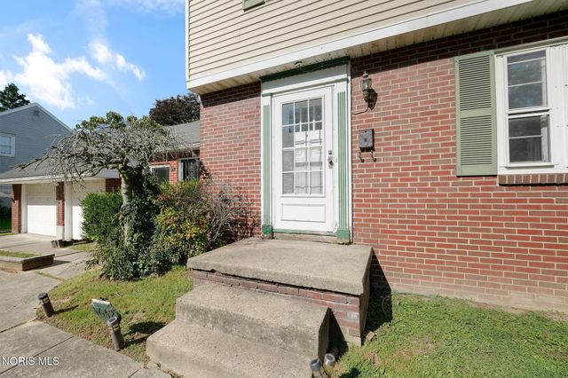 1642 Norcross Drive, Oregon, OH 43616
