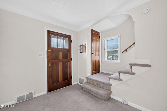 1642 Norcross Drive, Oregon, OH 43616