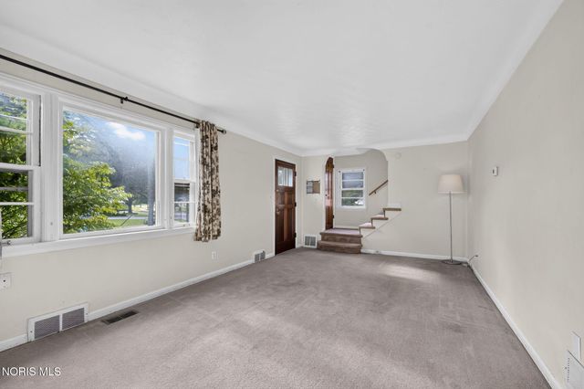 1642 Norcross Drive, Oregon, OH 43616