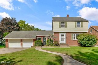 1642 Norcross Drive, Oregon, OH 43616
