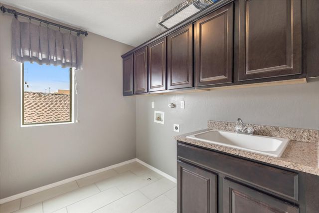 3411 Llano Vista Loop NE, Rio Rancho, NM 87124