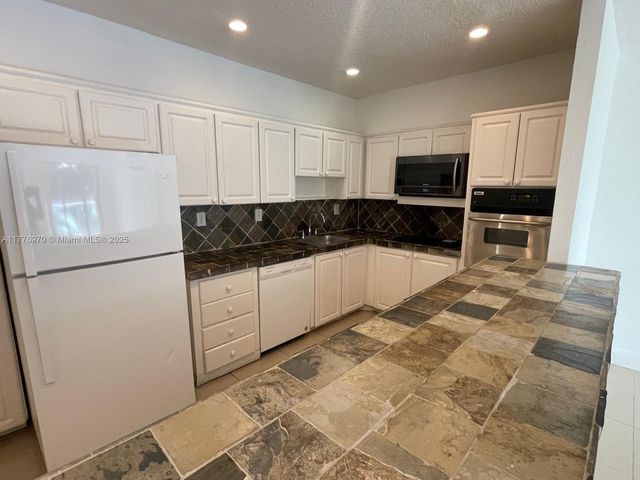 19390 Collins Ave 123, Sunny Isles Beach, FL 33160