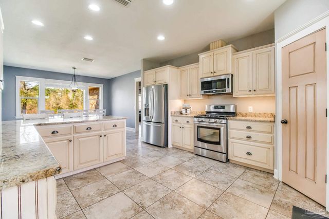 4940 Palmer Ridge Dr, Milton, FL 32570