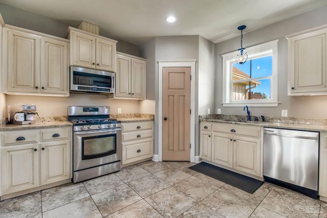 4940 Palmer Ridge Dr, Milton, FL 32570