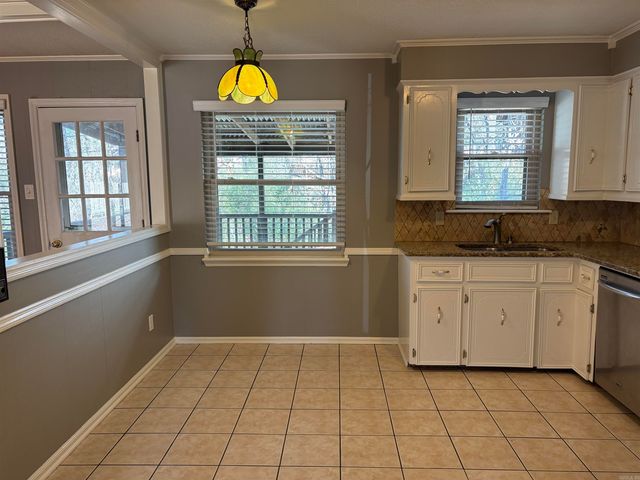 6 Castle Hill Court, Little Rock, AR 72227