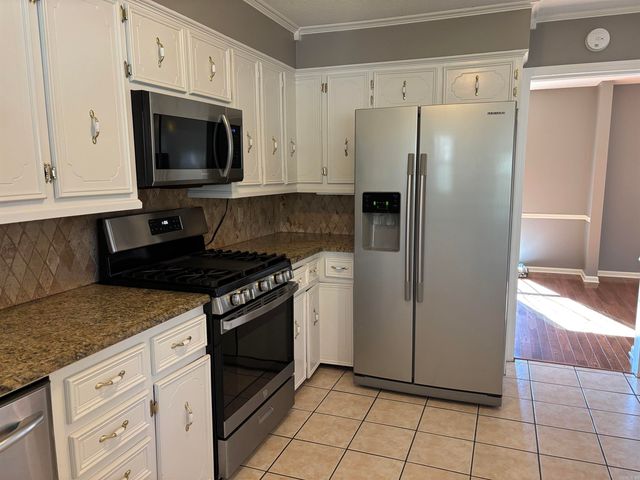 6 Castle Hill Court, Little Rock, AR 72227