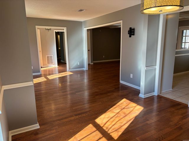 6 Castle Hill Court, Little Rock, AR 72227