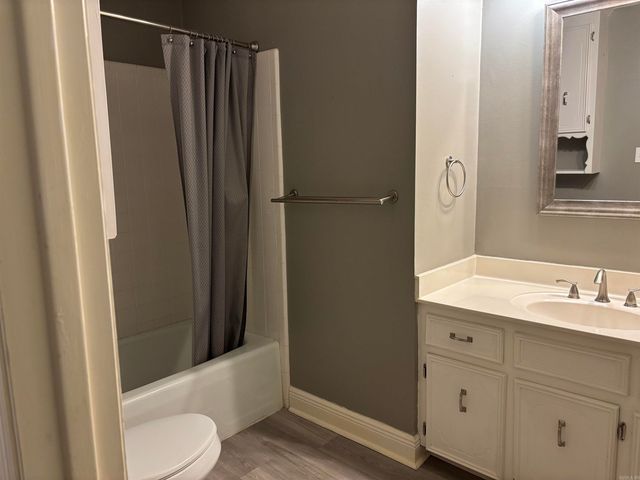 6 Castle Hill Court, Little Rock, AR 72227