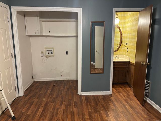 6 Castle Hill Court, Little Rock, AR 72227