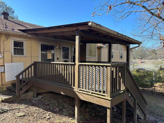 6 Castle Hill Court, Little Rock, AR 72227