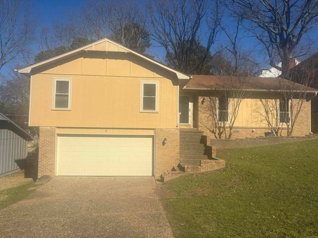 6 Castle Hill Court, Little Rock, AR 72227