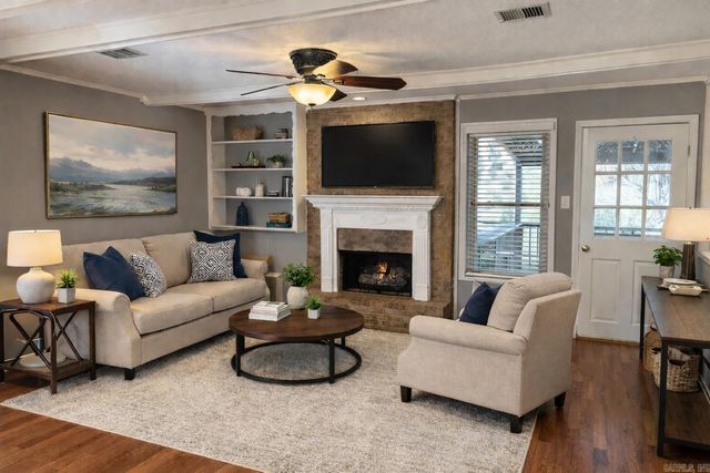 6 Castle Hill Court, Little Rock, AR 72227