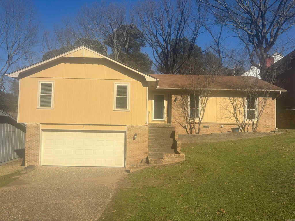 6 Castle Hill Court, Little Rock, AR 72227