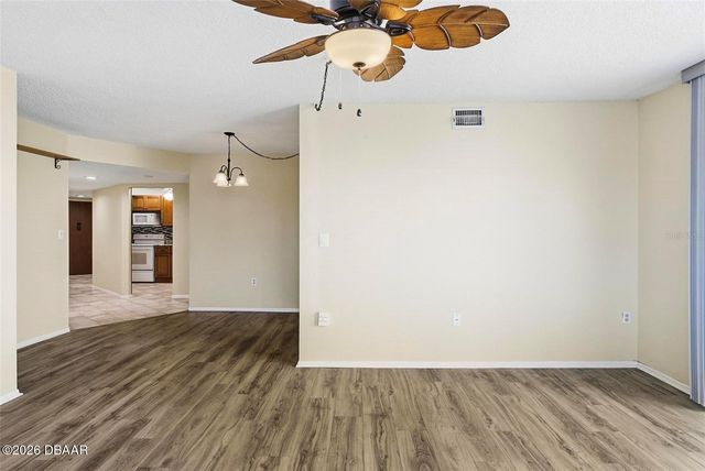 925 N Halifax Ave Apt 103, Daytona Beach, FL 32118