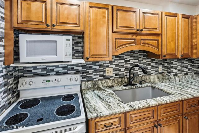 925 N Halifax Ave Apt 103, Daytona Beach, FL 32118