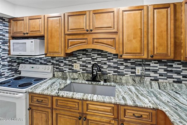 925 N Halifax Ave Apt 103, Daytona Beach, FL 32118