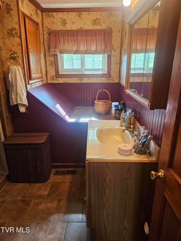 150 Tyrone Street, Dungannon, VA 24245