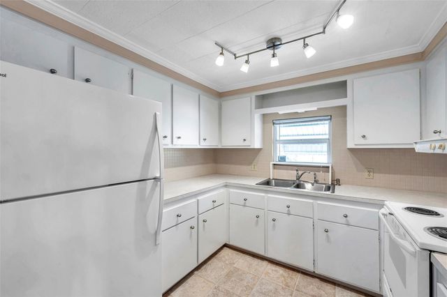 4851 W GANDY BOULEVARD B6 L3, Tampa, FL 33611