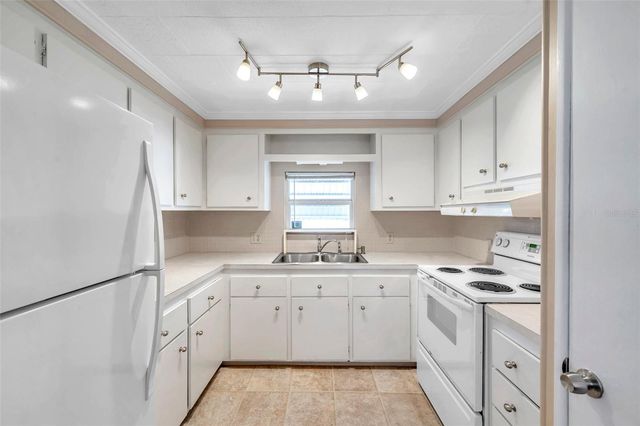 4851 W GANDY BOULEVARD B6 L3, Tampa, FL 33611