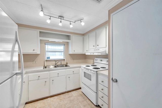 4851 W GANDY BOULEVARD B6 L3, Tampa, FL 33611