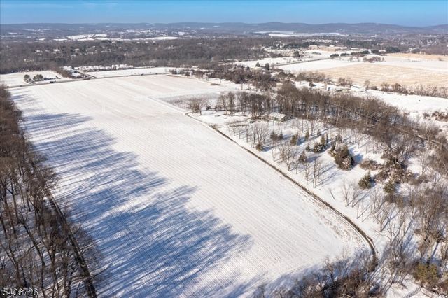 63 Valley Crest Rd, Clinton Twp., NJ 08833