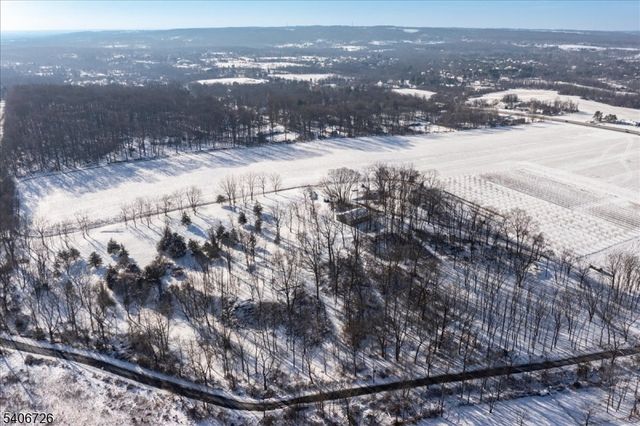 63 Valley Crest Rd, Clinton Twp., NJ 08833